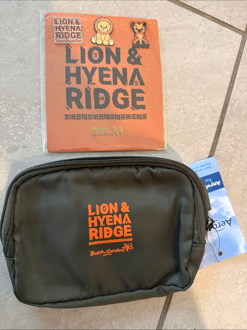 NWT Busch Gardens belt bag & pins